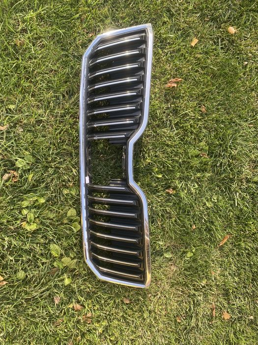 Решітка SKODA SUPER B 3 Решетка гриль Оригінал 3V0853653B