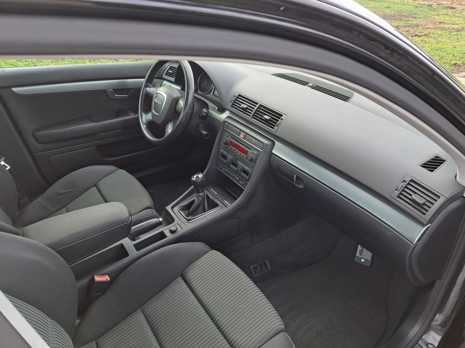 Audi a4b7 1.8t. Bardzo ładne auto. Do jazdy.
