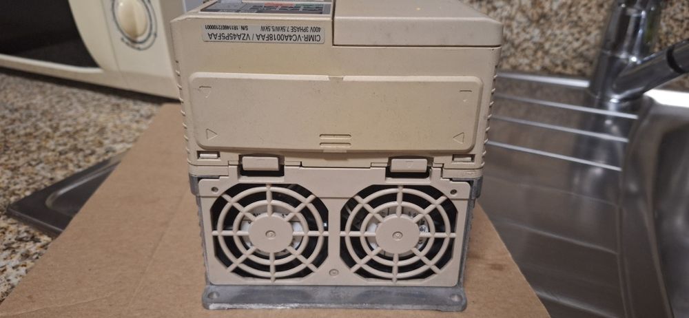 INVERTER de corrente eléctrica.