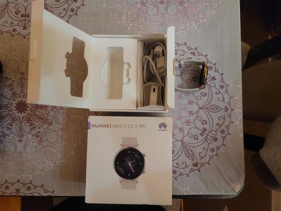 Smartwatch Huawei Watch GT 2 42mm - Komplet, Biały, GT2, Jak Nowy