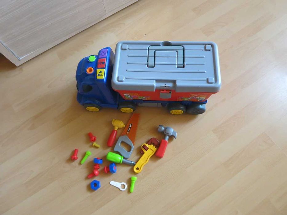 Duża ciężarówka, mechanik warsztat, budowniczy