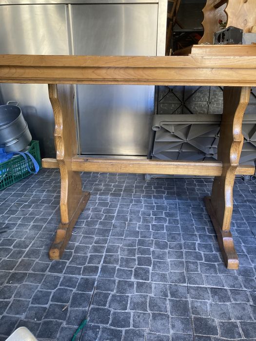 Mesa e cadeiras madeira restaurante