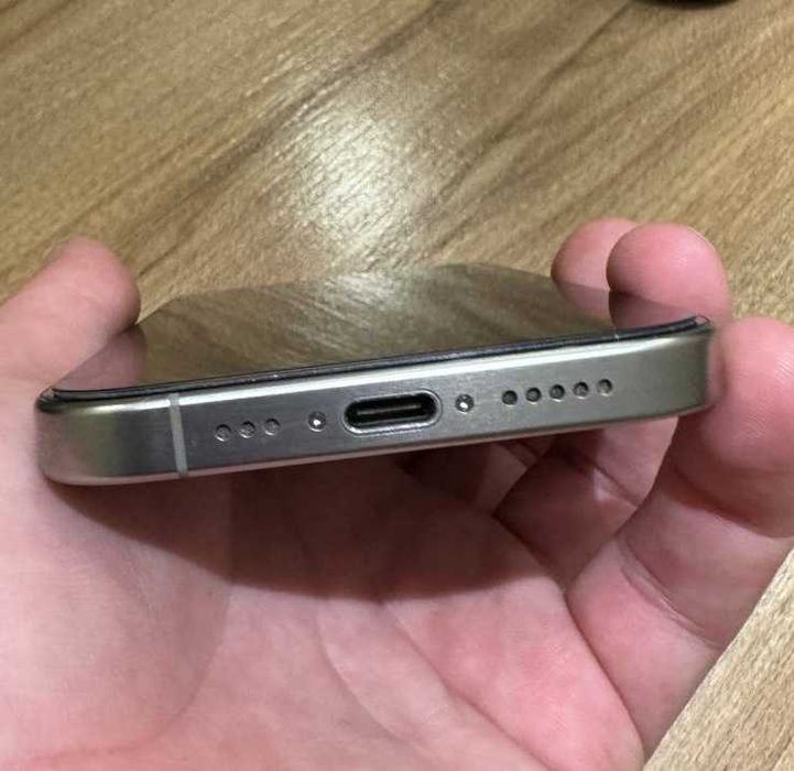Продам iPhone 15 Pro 256 GB