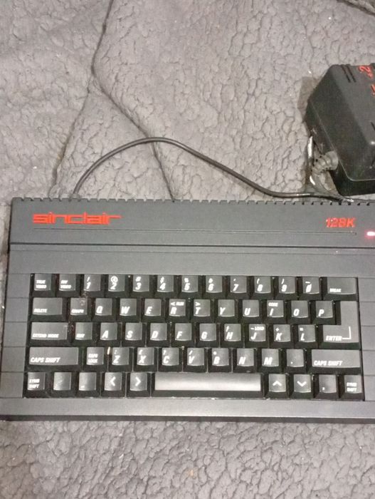 Consola ZX Spectrum 128k bem funcional em caixa