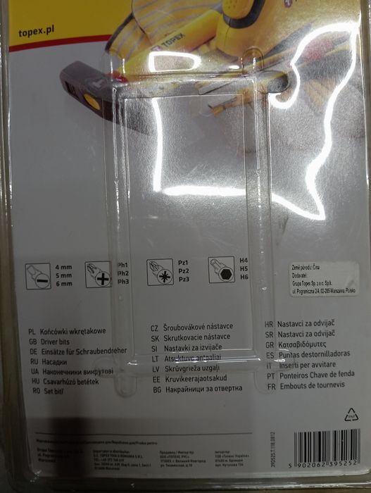 Викрутка з тріскачкою та насадками