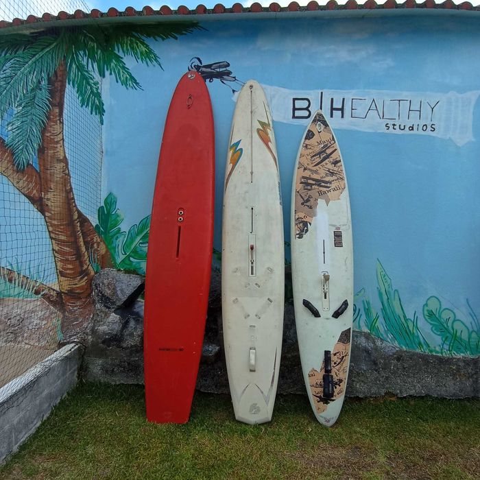 Pranchas de windsurf antigas, com patilhão