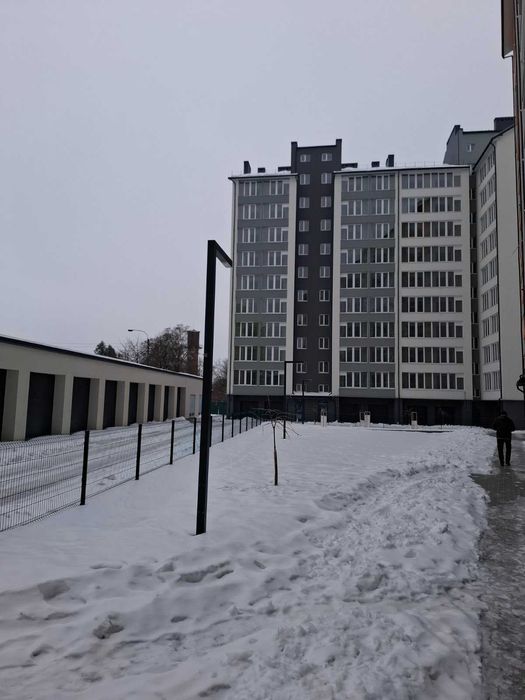 Продаю панорамну 4кімнатну квартиру на березі річки.Газифікована.110м2