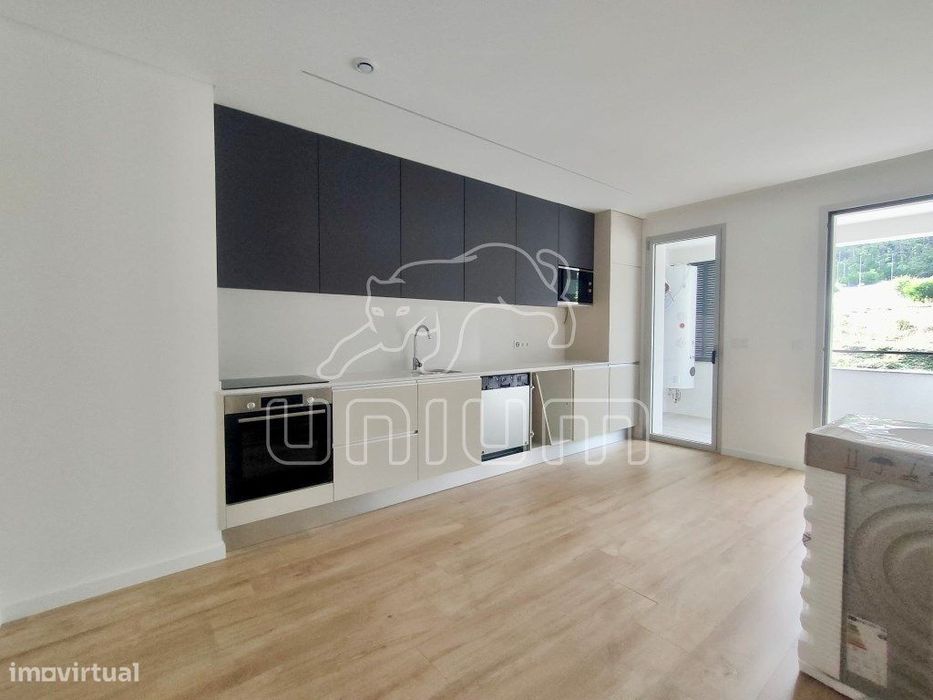 Apartamento T2 Novo com Varanda e Garagem em Darque