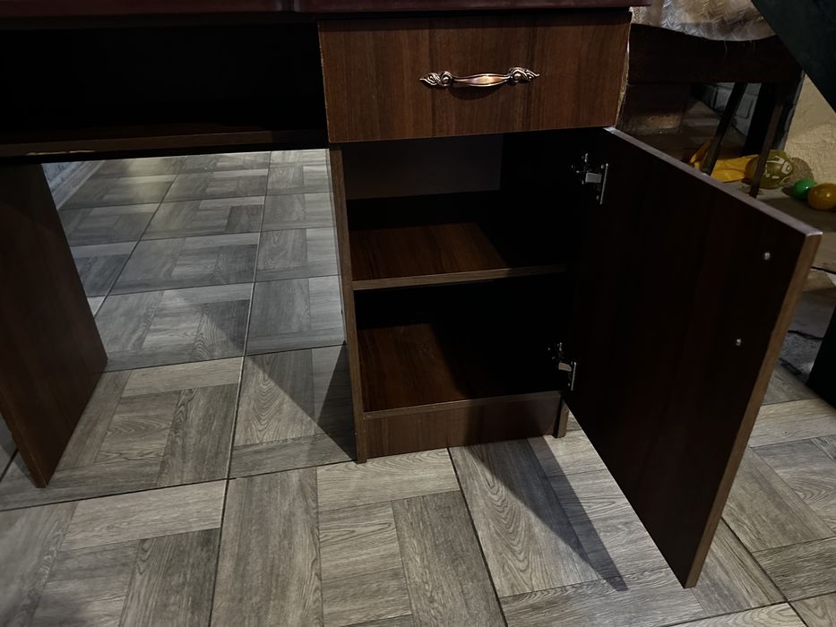 Продам стіл для навчання