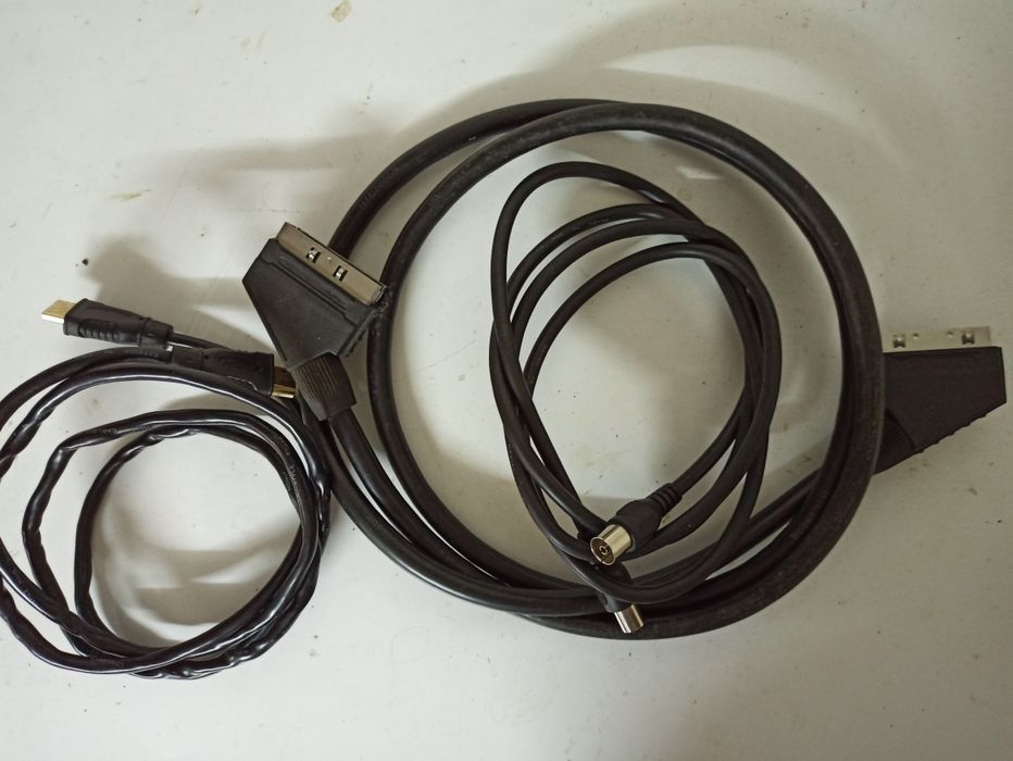 3 Various TV Cables64751292881539120