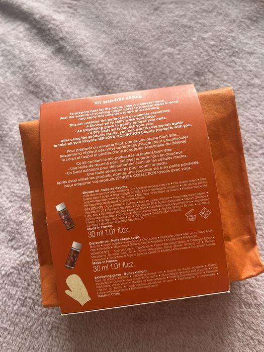 Zestaw prezentowy Sephora Collection rękawica złuszczjaca żel do mycia