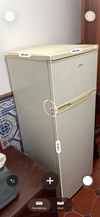 Frigorífico Iberna com congelador – tudo a funcionar