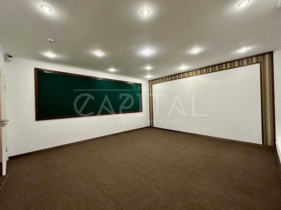 Продаж фасадного приміщення Грушевського Печерськ Центр метро Київ