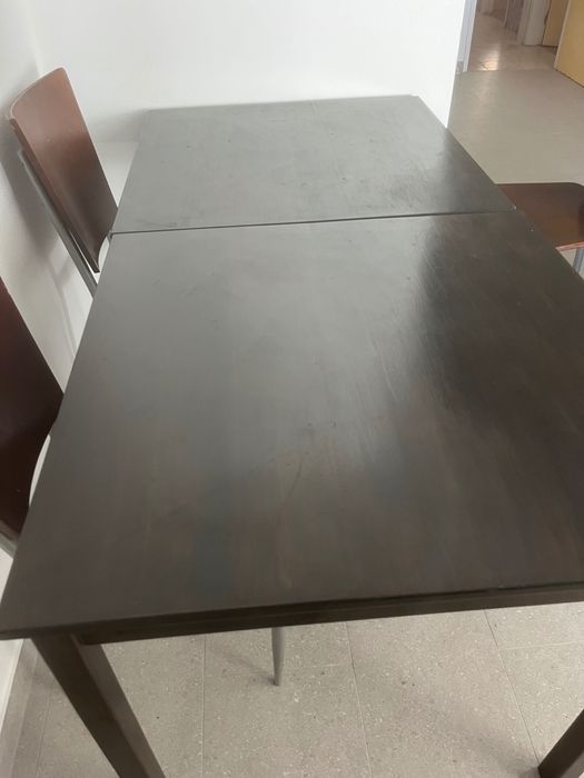 Mesas em pinho em boa condicao