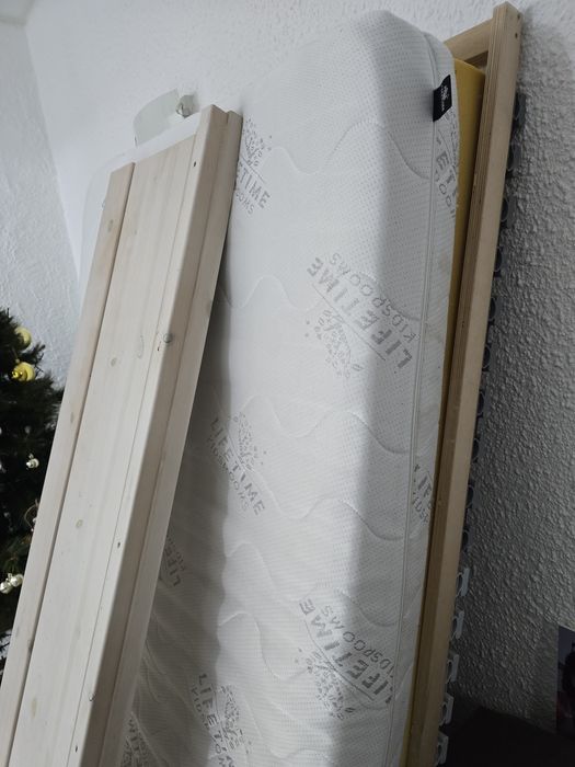 Cama dupla de solteiro + colchões