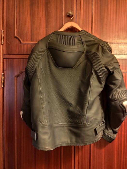 JAQUETA DE COURO PARA MOTO (UNISEX)
Casaco Mortard de Couro mate de