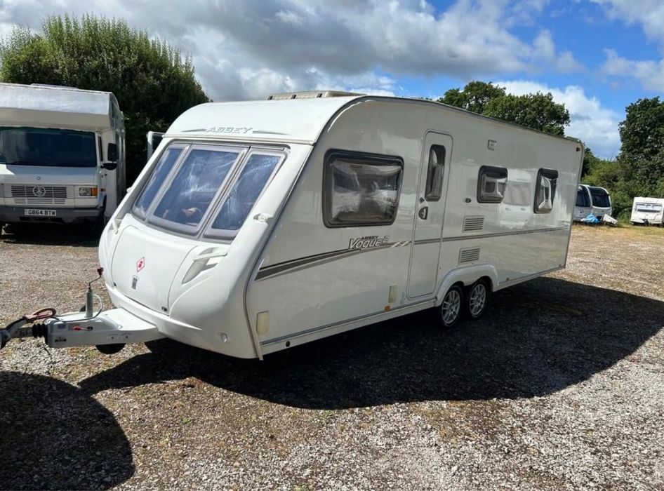 Caravana Abbey Vogue 2 650 + Avançado Kampa Air 400