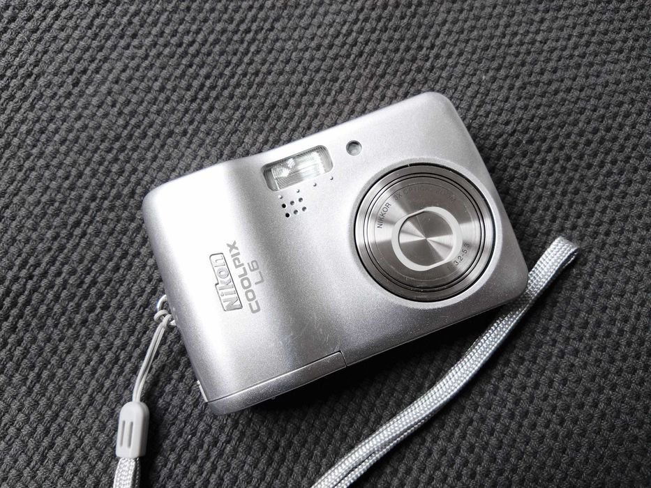 Nikon COOLPIX L6 Digicam CCD Aparat cyfrowy kompaktowy Vintage Y2K Komplet