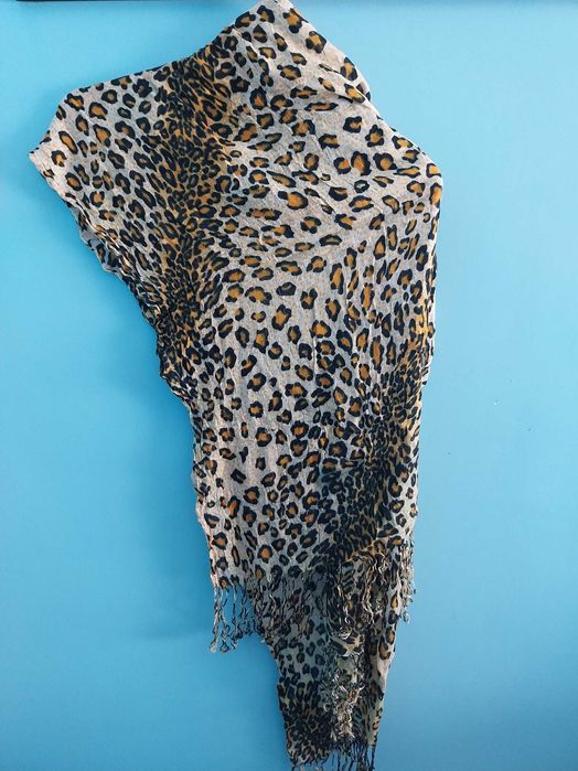 Lenço / Écharpe com padrão de leopardo