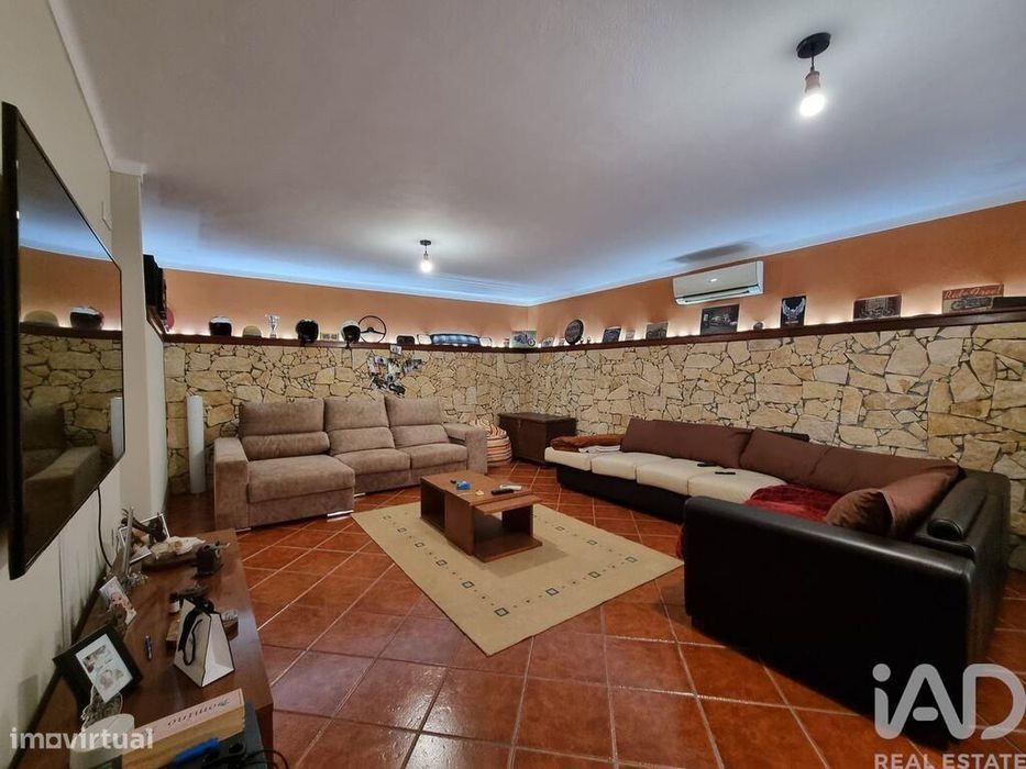 Casa de Campo T4 em Poiares de 187 m2