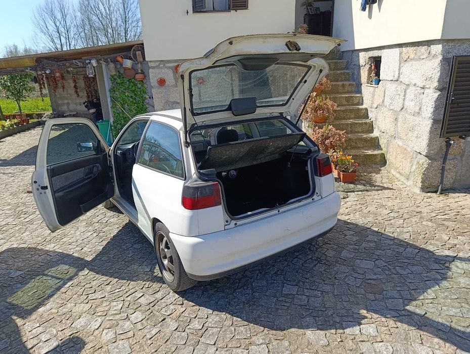 Seat Ibiza em bom estado para venda