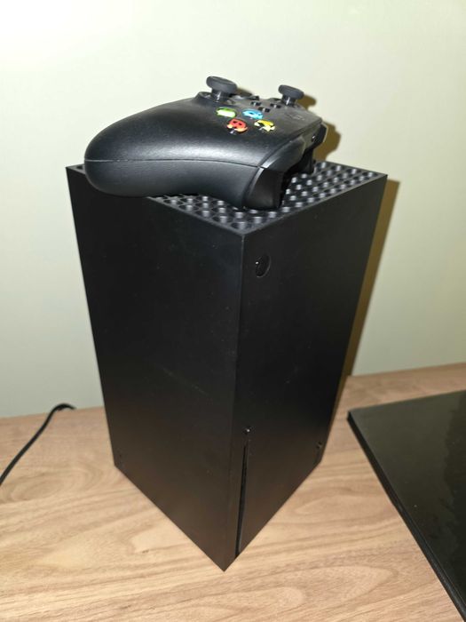 Zamienię Konsolę MICROSOFT XBOX Series X z napędem Blu-ray 4K UHD