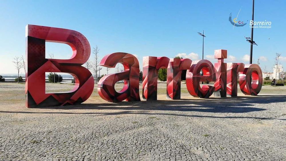 Apartamento T2, excelente exposição solar, situado no Barreiro