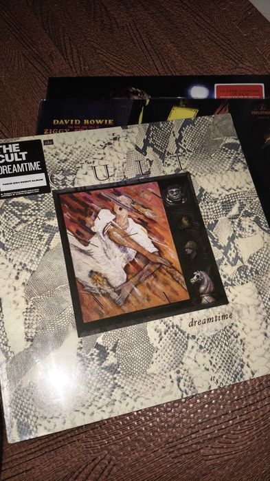 The Doors 
Live ar bowl 68 2lps 

David Bowie 
Ziggy Stardust 

The Cu