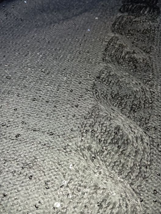 Lekki sweterek z cekinami 40/42