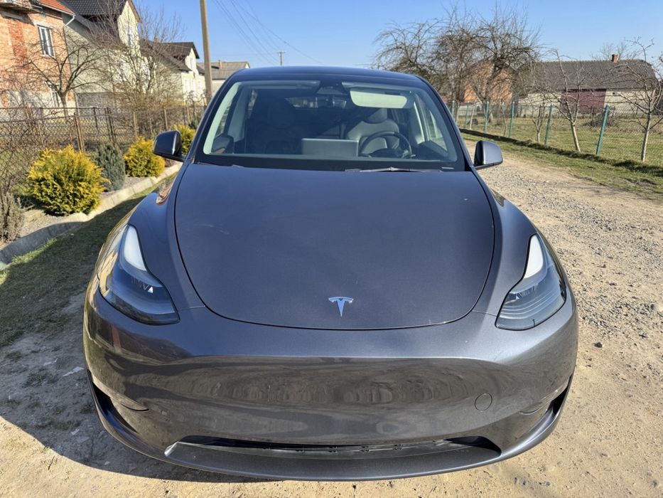 Tesla model Y 2023