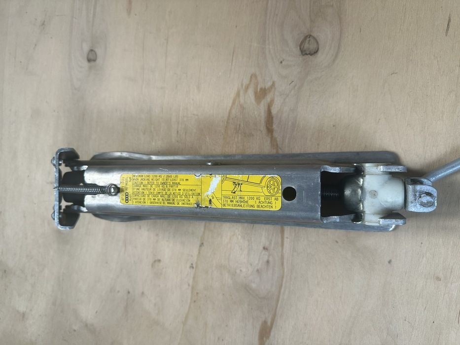 Домкрати: WV.ford. пежо, рено, лексус,сітроєн, ауді, опель,авео,шкода.