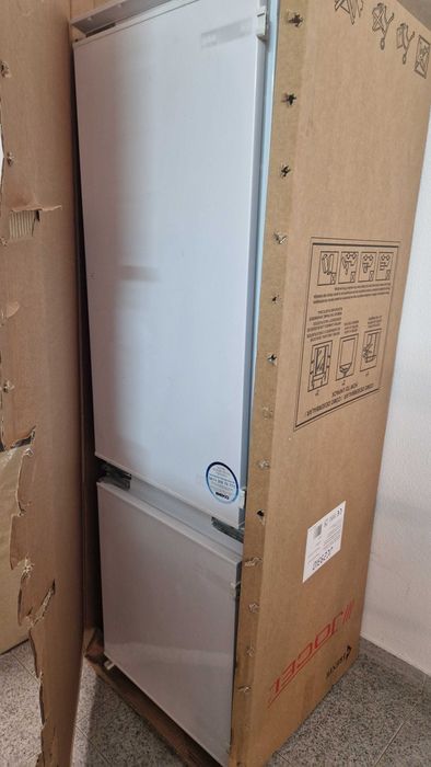 Frigorífico combinado de encastrar, usado