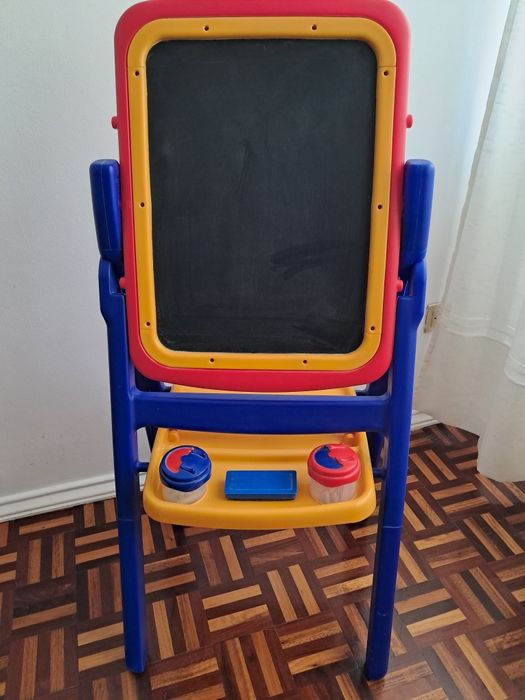 Quadro duplo - ardósia e branco magnético + banco Ikea