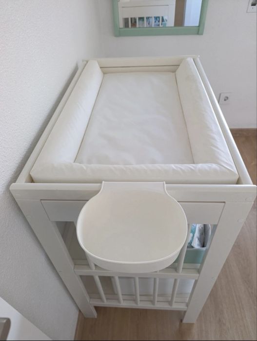 Trocador e acessorios Ikea