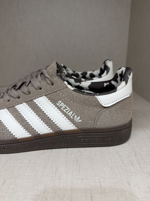 Adidas spezial chalky brown