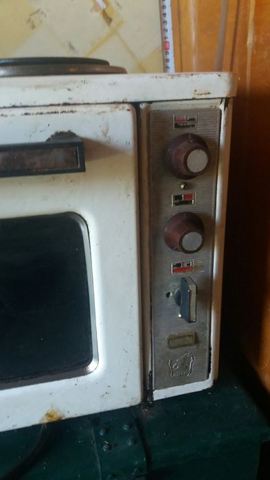 Продам єлектроплитуз духовкою 1200гр