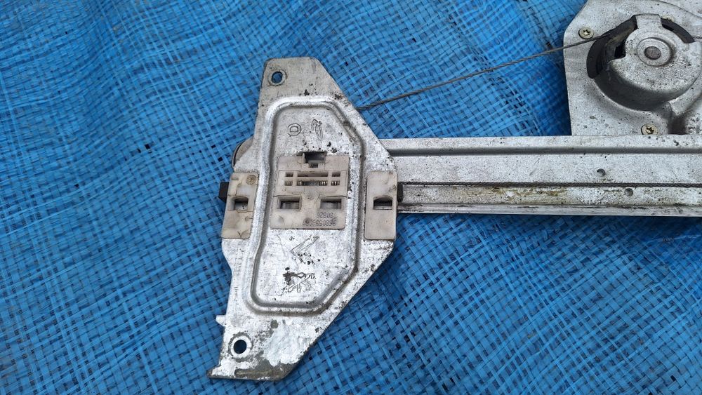 Podnośnik szyby prawy Berlingo Partner 2008-