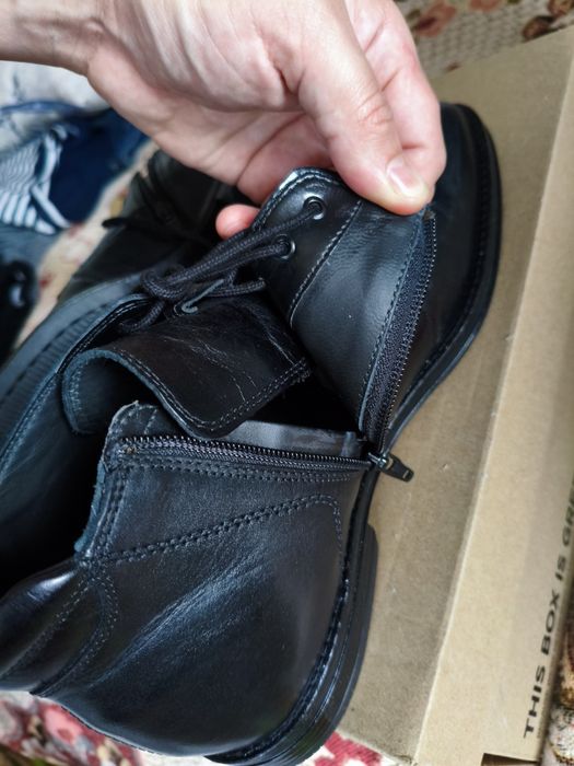 Продам шкіряні черевики Clarks 42.5-43 розмір