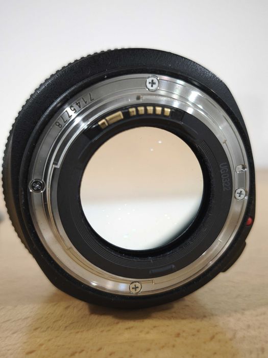 Objetiva Canon EF 50mm f/1.2L USM em excelente estado.