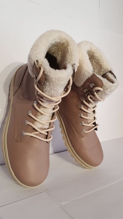 Buty nowe damskie beżowe ocieplane niemiecka marka Bonprix rozmiar 40