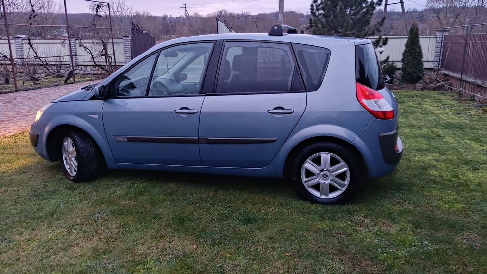 Продам сімейний автомобіль .