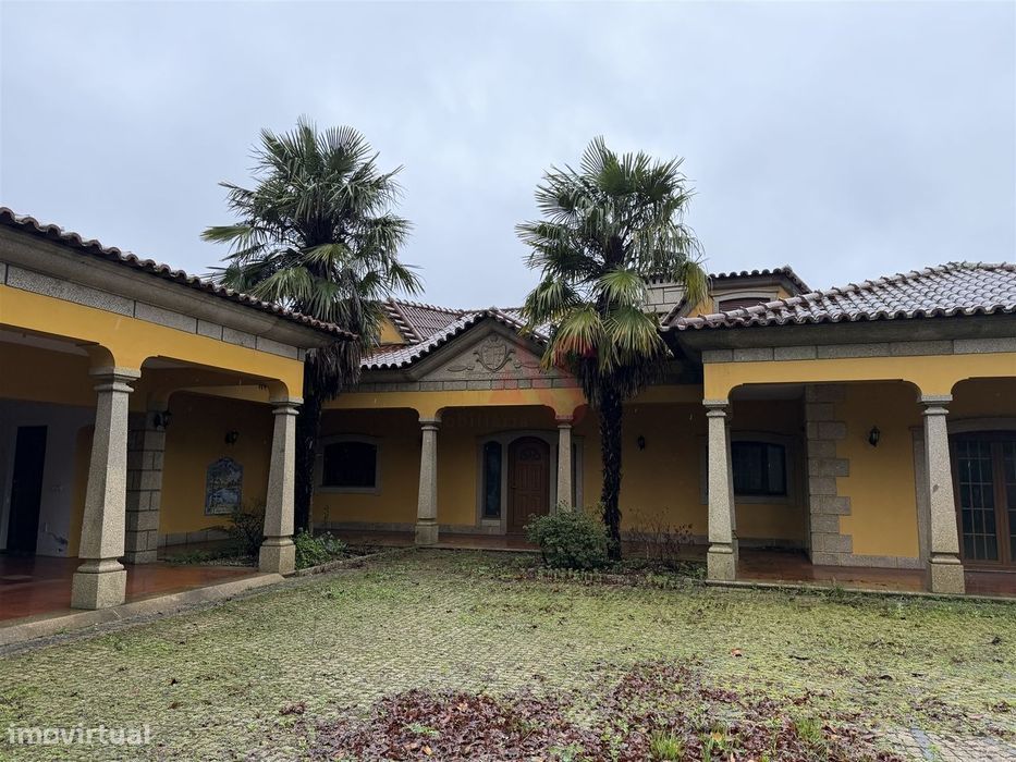 Moradia brasonada T5 inserida em terreno de 18.440m² com Piscina – Mei