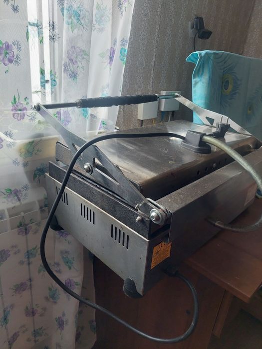 Прижимний гриль Remta R79