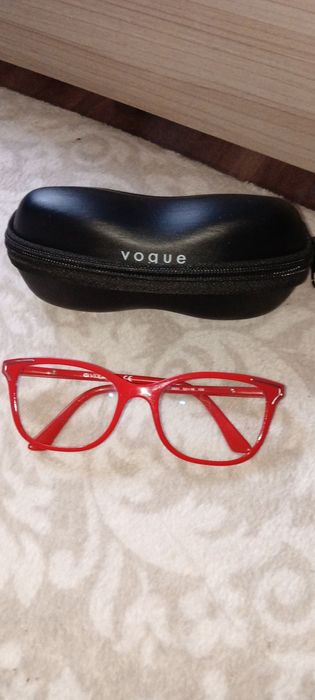 Okulary oprawki firmy Vogue zestaw z etui