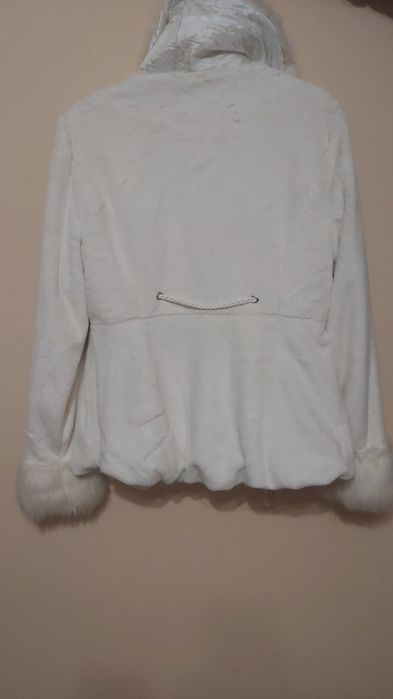 Шубка біленька штучне хутро