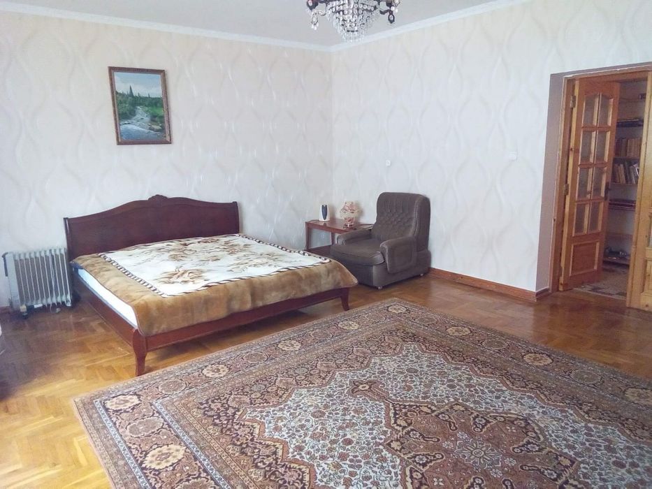 Продаж великого будинку в Сваляві