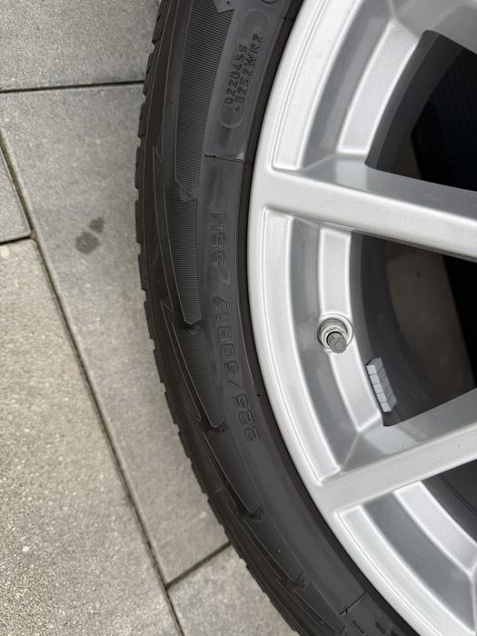 Koła Zimowe 225/50 R17 98H / Audi A4 B8 / Audi A4 B9 / BMW 5 / Audi A6 C7 / 5x112 /66,6 mm