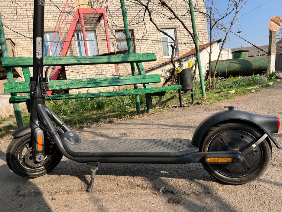 Електросамокат Segway Ninebot KickScooter F2 051201E