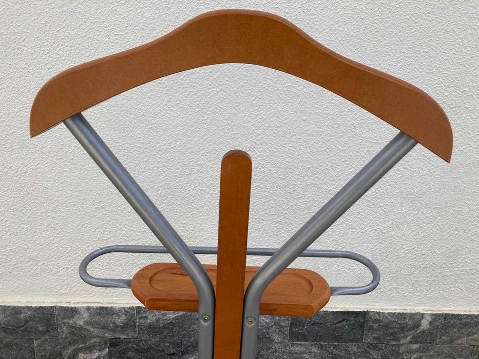 Cabideiro de Pé em Metal e Madeira