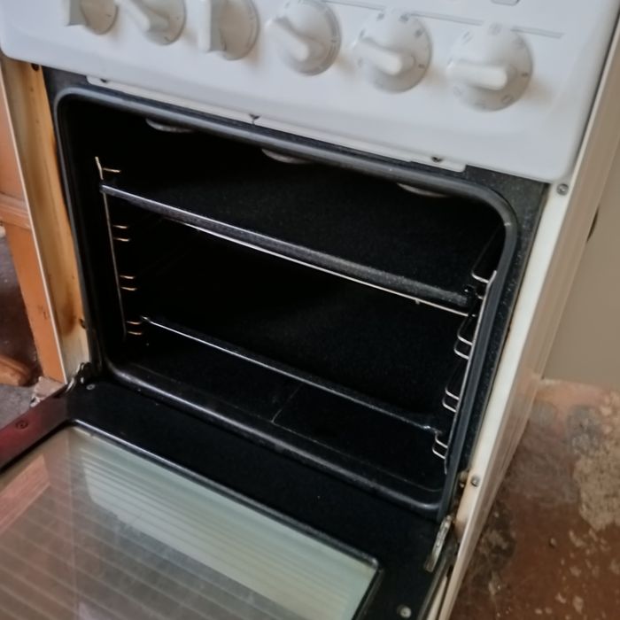 Kuchenka elektryczna z płytą ceramiczną